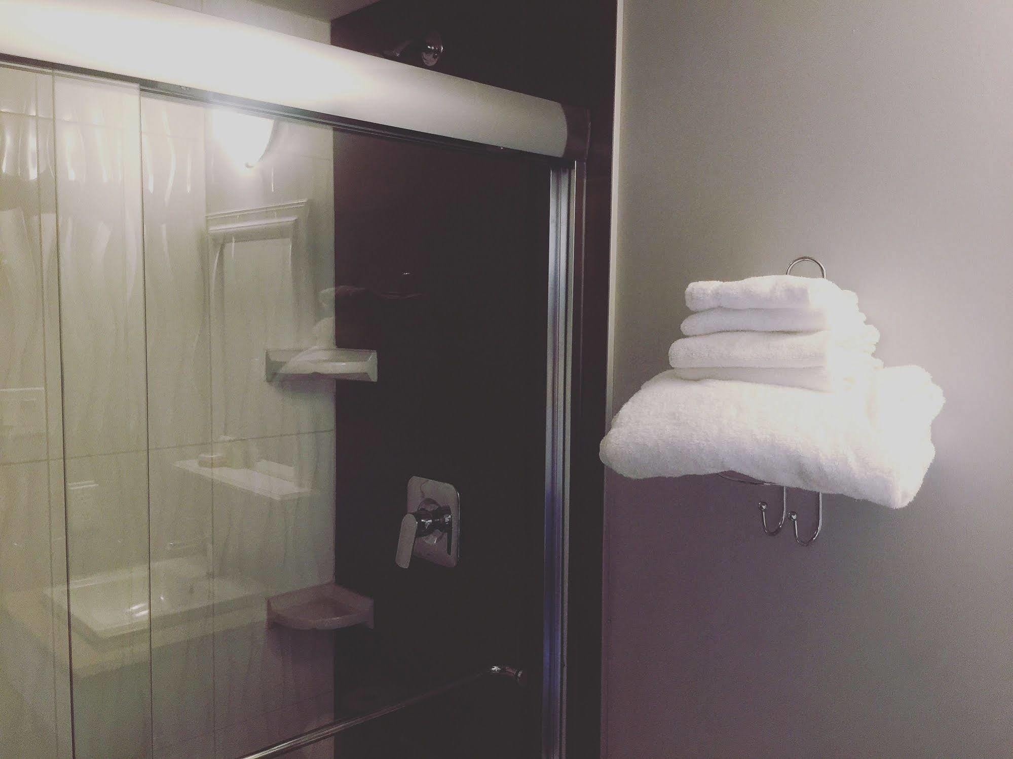נאנאימו The Waterfront Suites And Marina מראה חיצוני תמונה